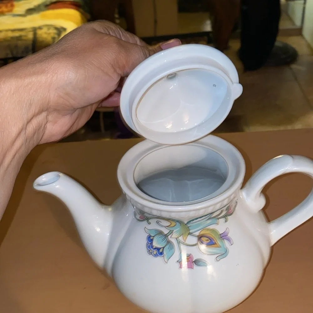 Antique Churchill Churchill Buckingham Sumatra Tea Pots M507 DISCONTINUED